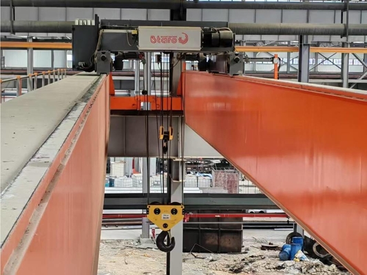 I ponti gru europei sono dotati di paranchi elettrici a fune metallica, a basso rumore e con bassi costi di manutenzione.